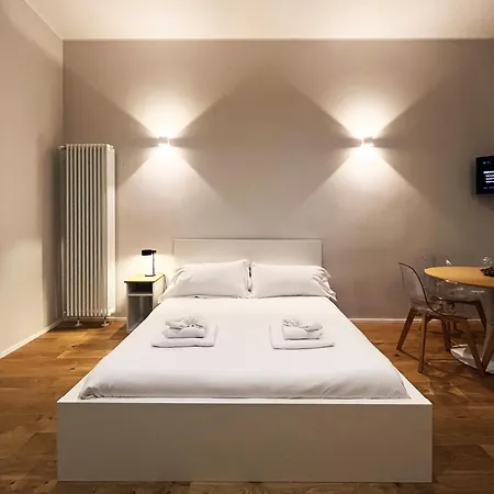 Giano Host - Pellicceria * Genua