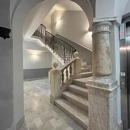 Giano Host - Pellicceria * Genua